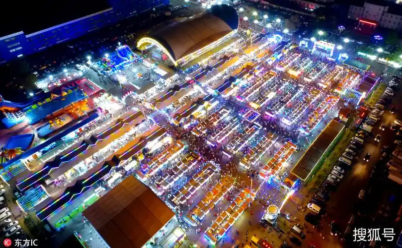 航拍亚洲最大夜市 6万平方米排挡灯火通明十分壮观