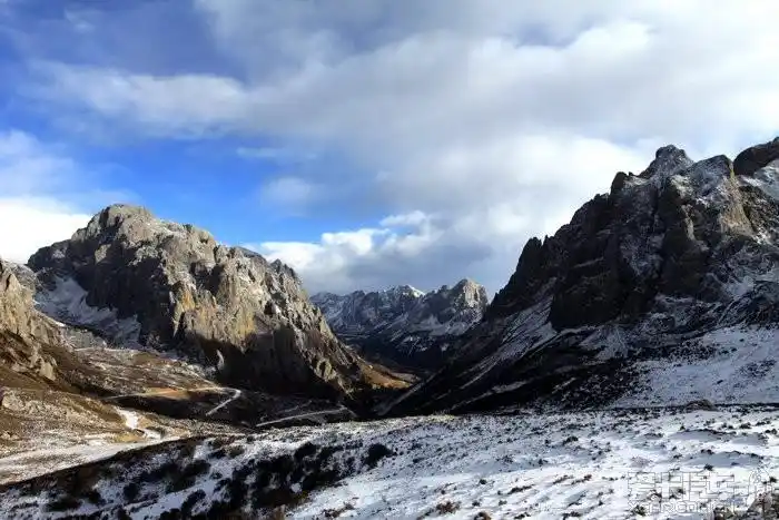 走进冬季的甘南车巴沟