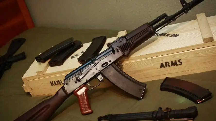 一把冲锋枪 军事天地壁纸