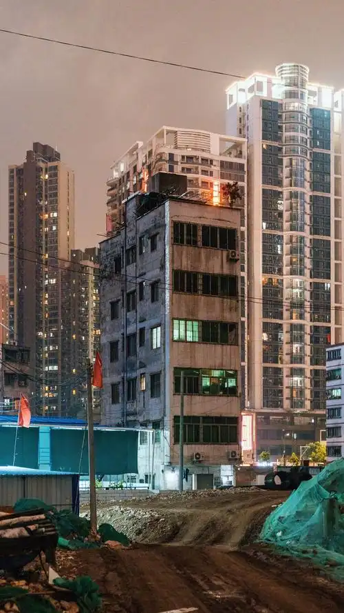 时隔两年,又走进了冼村,和之前不同,如今冼村正在拆迁改造,还住在这里