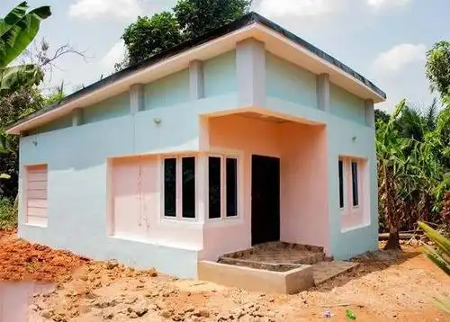 男子听说单身母亲一家住茅草房立马送了他们一套别墅