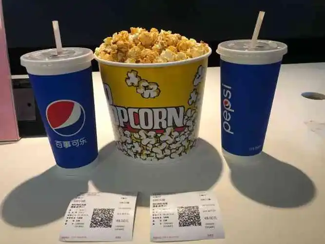 从公司去,路程很近,是在三楼,一出电梯就是爆米花还有薯条的香味