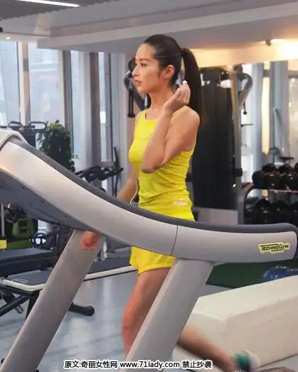 颖儿为节目暴瘦30斤 晒减肥后美照秀小蛮腰_明星_美女娱乐网