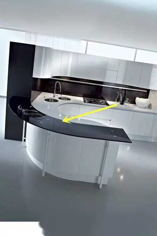 这才是厨房正确打开方式,弧形橱柜外再做一圈弧形吧台,效果挺好_网易