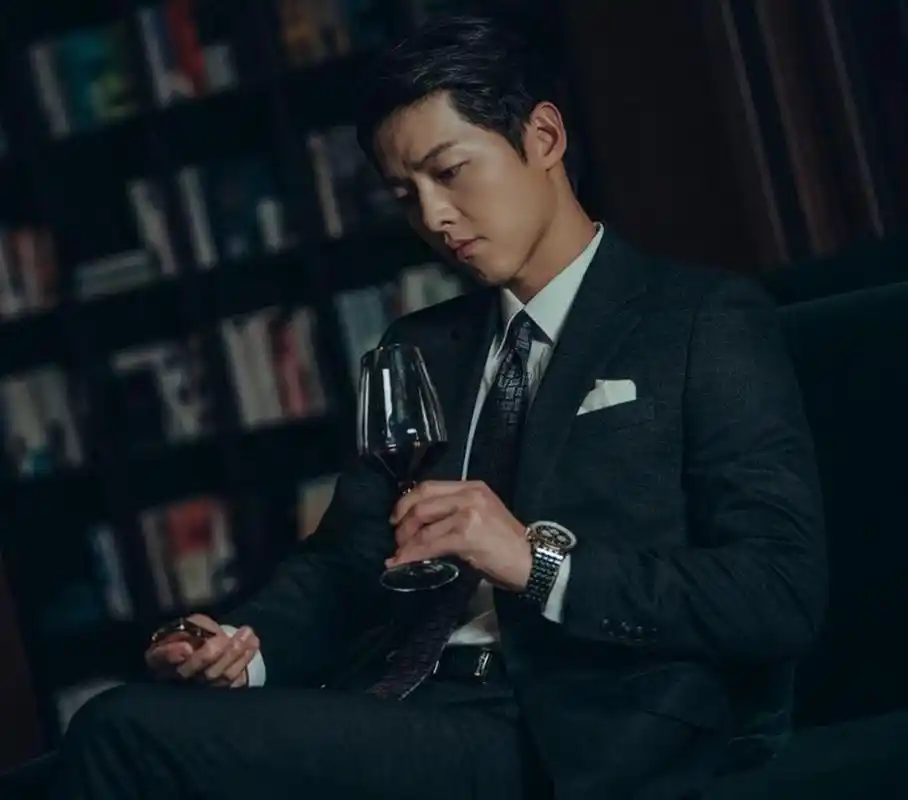 韩剧《黑道律师文森佐》虽然是去年的热播剧,但我这两天才看.