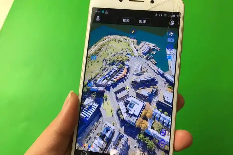 手机开启卫星地图能看清池塘的鱼家里晾的衣服非常强大