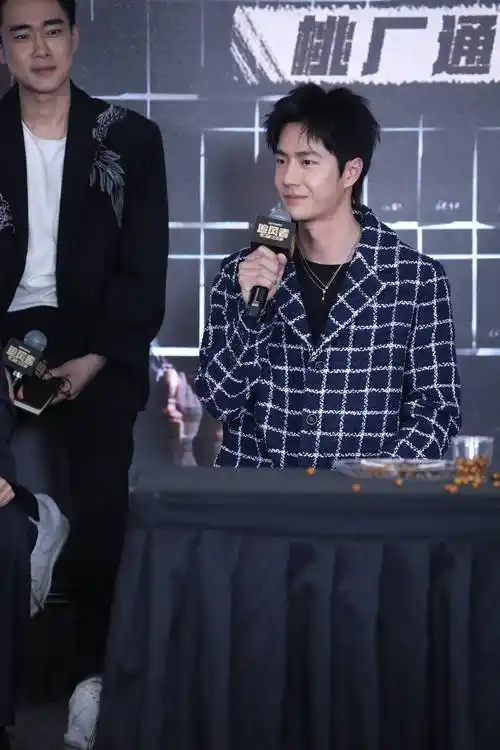 王一博直播"劈叉" 引爆笑 王阳端水回应"左右为难"_魏若来_李沁_剧中