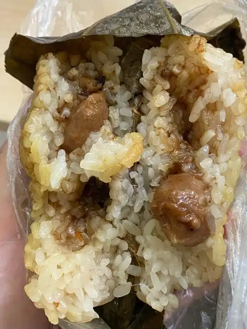 (个人喜好)粽子叶比荷叶更香,馅料也更好吃糯米鸡馅料通常就是鸡肉和