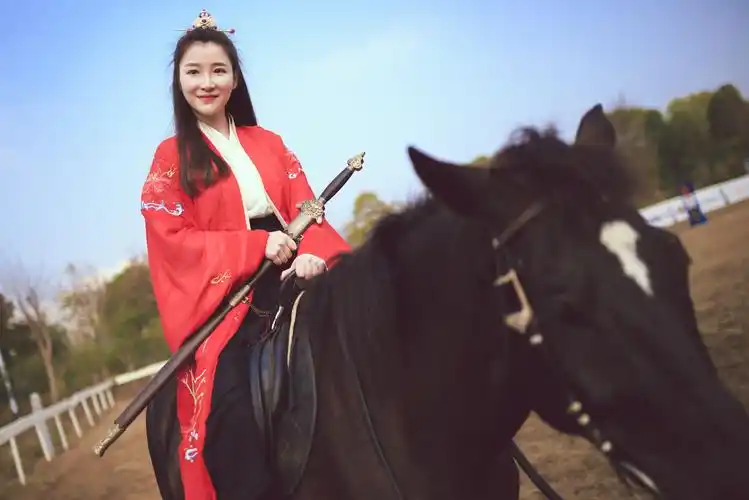 周末策划师:侠女李莫愁惊现武汉汉马汇