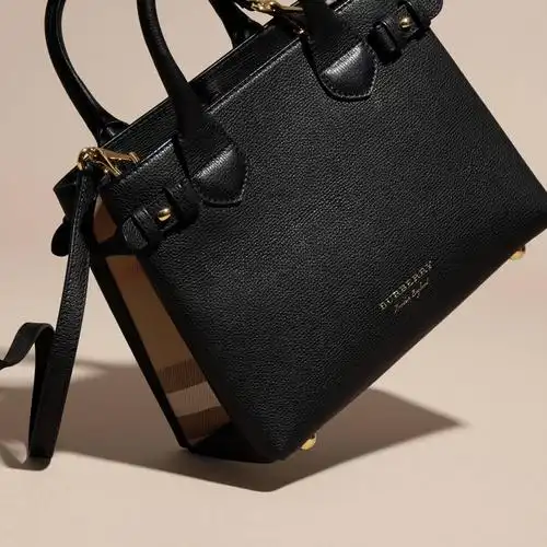 出售全新burberry 博柏利托特包 100% 原装 (九月初购入)