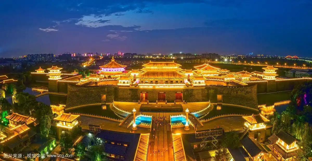 航拍唐城影视城夜景灯火辉煌流光溢彩