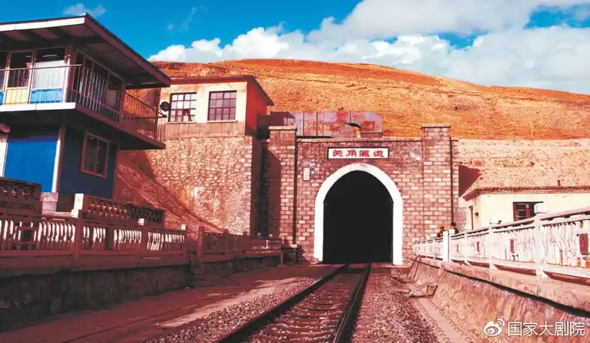 铁道兵先后三次打通世界海拔最高隧道:青藏铁路关角隧道