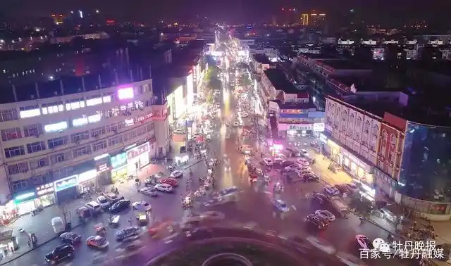 菏泽市东方红大街夜市:延长出摊时间 周末,节假日可全天出摊