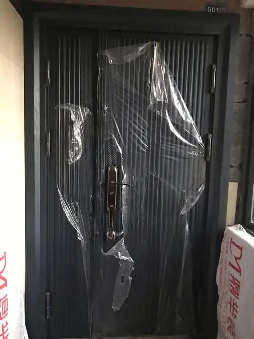 求助入户门门框被切割正常吗