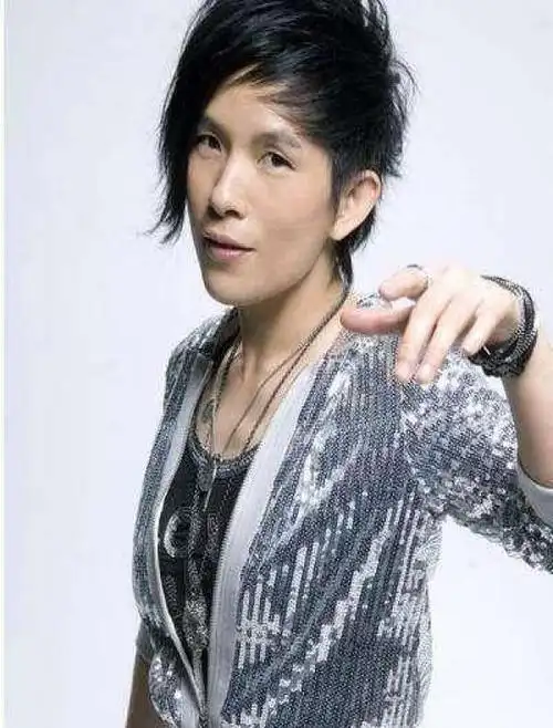 最像男人的四大女歌手,李宇春只是中性,而她简直欺骗所有人!