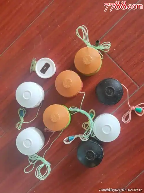 一组老式拉线开关