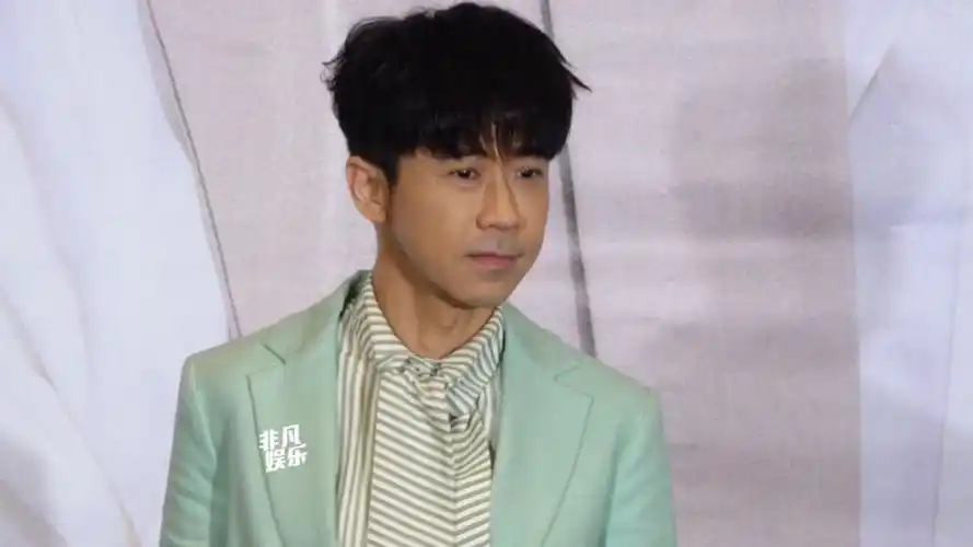 台北现场:53岁歌手光良回应隐婚生子 家人没有给自己压力