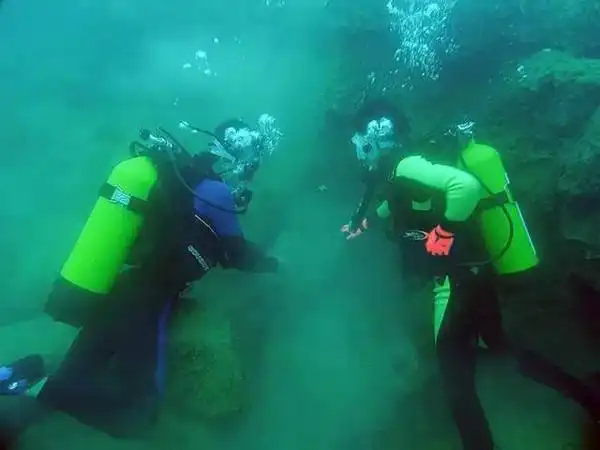 十多年过去了,澄江现在依然没有建起所谓的潜水考古旅游景区,还是只有