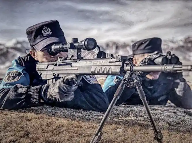 29下的训练彰显特警队员的坚韧意志