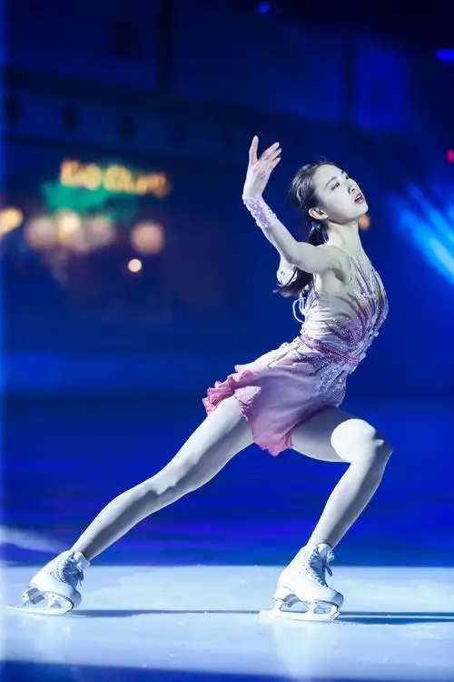冰面起舞美轮美奂中国花样滑冰队亮相罗湖冰纷万象滑冰场