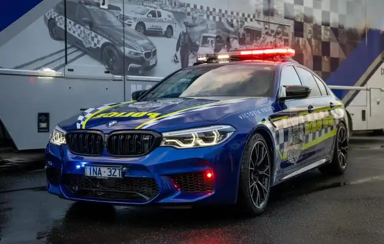 这是炸街党的克星百公里加速33s的宝马警车