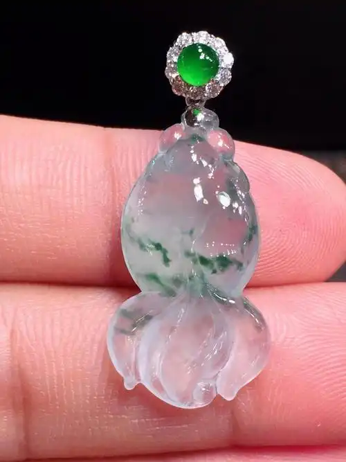 超可爱的小金鱼高冰翡翠挂件