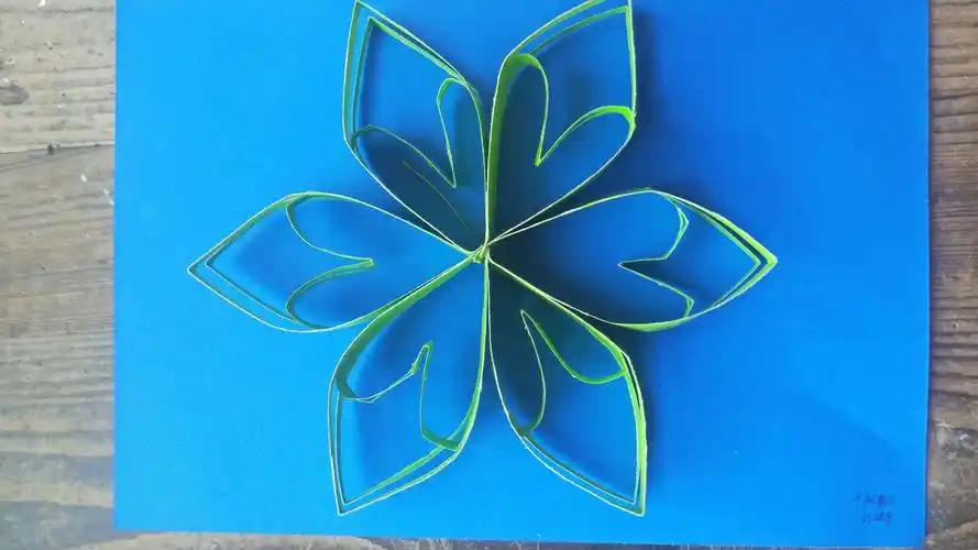 霞潭小学六年一班《纸魔方》作品欣赏