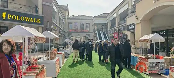 青岛即墨百联奥莱举办年货节年衣年货一站式购齐