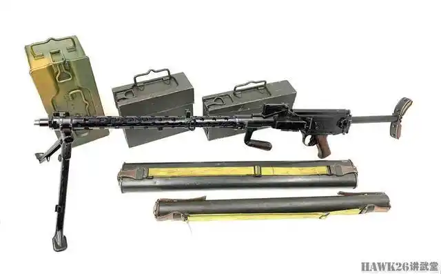 细看德国mg13轻机枪全套附件齐全包括维修工具两种备用枪管