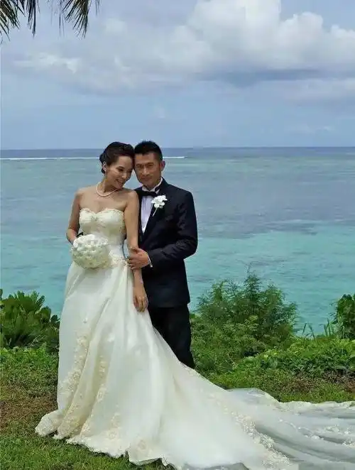 港姐郭羡妮:为爱嫁郑州农村小伙,自掏腰包买婚房,如今怎么样了_古天乐