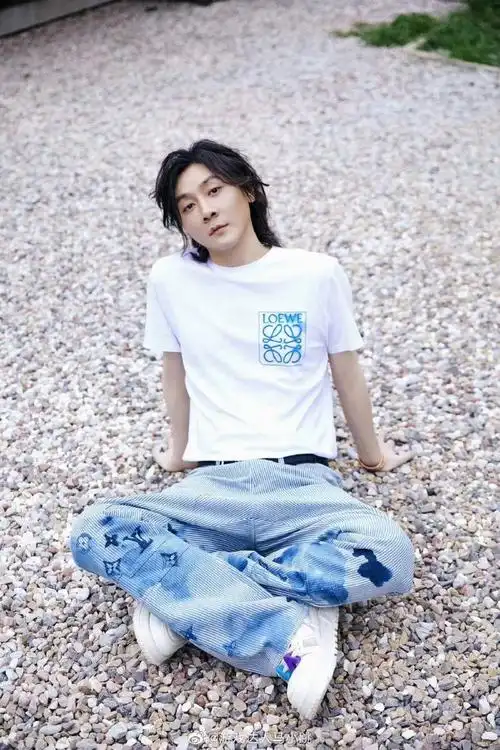 这个人竟然是张大仙,感觉这个画面确实是还挺帅气的!