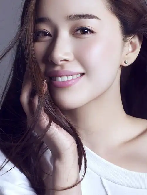 很喜欢阚清子的琥珀色眼眸,衬的她楚楚可怜,清纯动人-度小视