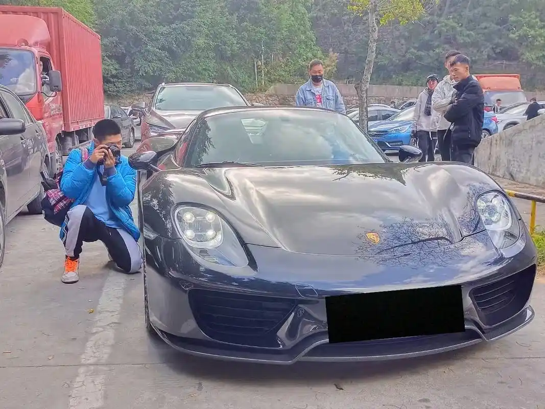 (车牌打码重发)迪拜知名车行alianclass车行售出的# - 抖音