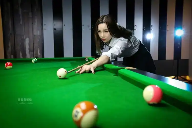 【爱打桌球的妹子】-----by警卫员