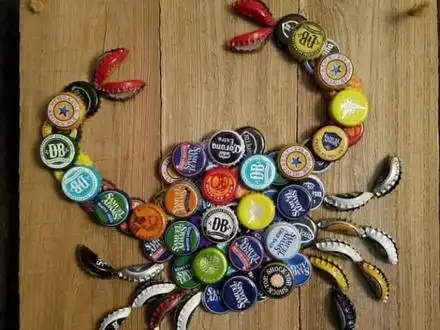 变废为宝收集来的酒瓶盖饮料瓶盖被幼师们创作成了艺术品