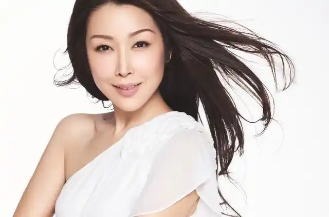 46岁歌手孙悦近照变化好大!下巴太尖脸太僵网友大呼认不出