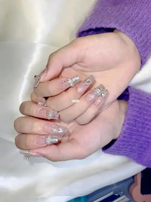 指甲盖子～bling 就是拍不出来#谢菲尔德美甲  #英国美甲  #银色美甲