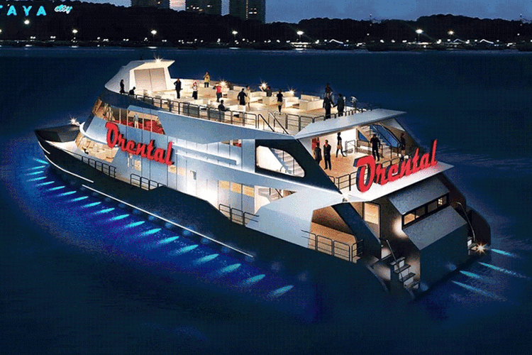 和东方公主号不同,它并不是停留在海中央,而是环游整个芭提雅海湾