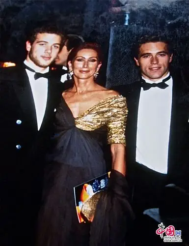 大量亲密照流出 linda准老公为红磨坊贵三代(图)