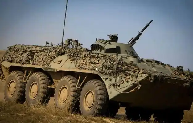 俄罗斯的一款经典装甲车btr80装甲车实力果然不凡