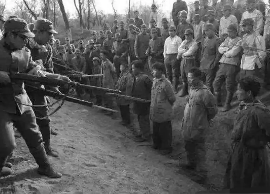 这组珍贵的抗战真实照片展现了铁骨铮铮的国军战士在抗击日寇中的英勇