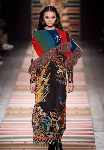 201819秋冬女装民族风情的品牌服装