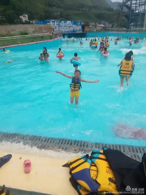 水上乐园乐翻天