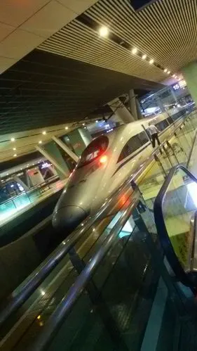 第一次坐高铁,从郑州到武汉,下车时候拍的,有点激动!