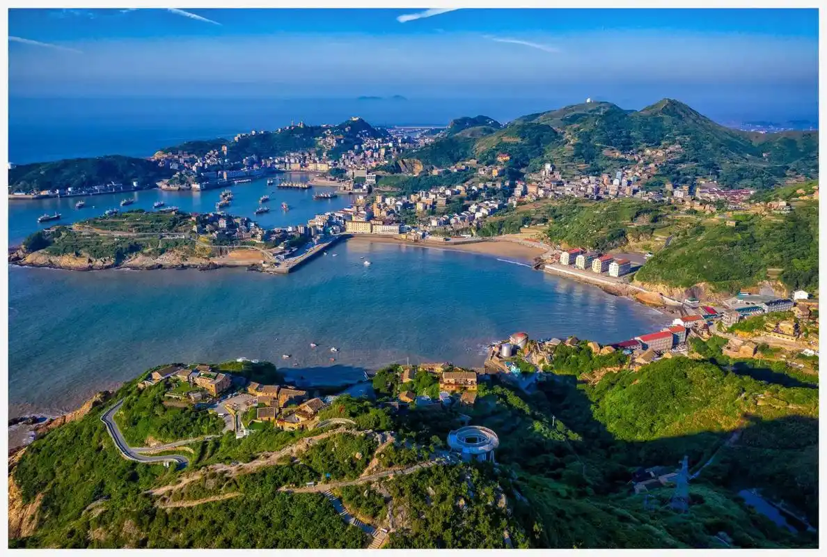 石塘镇,位于温岭市东南濒海处,是一个古老的渔村集镇.