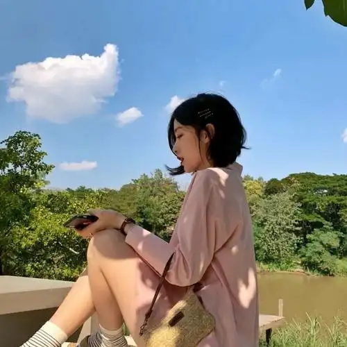 有什么好看,又比较低调的女生头像. - 知乎