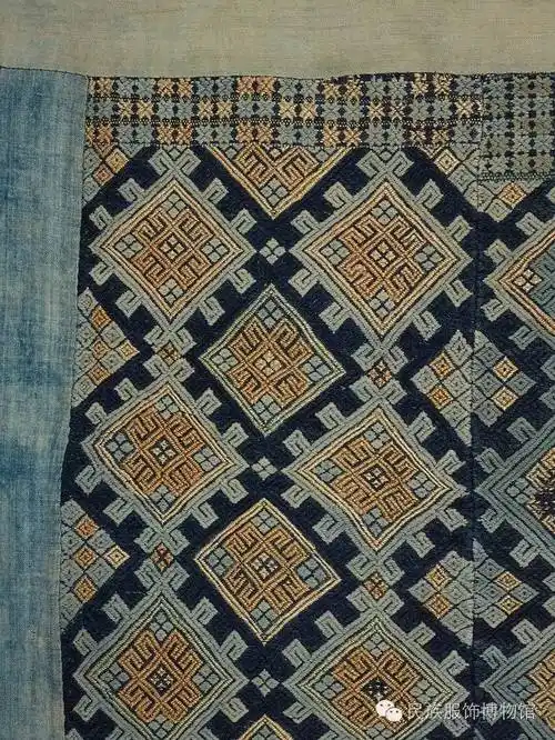 服饰文化奇特绚丽的织锦布依锦
