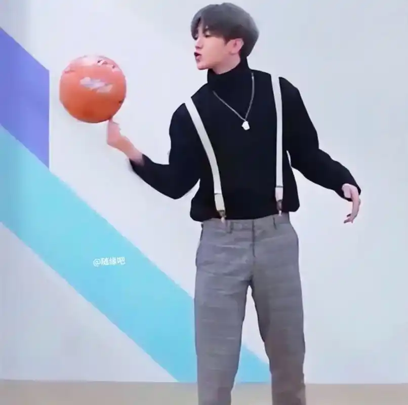 蔡徐坤表情包打篮球鬼畜 - 抖音