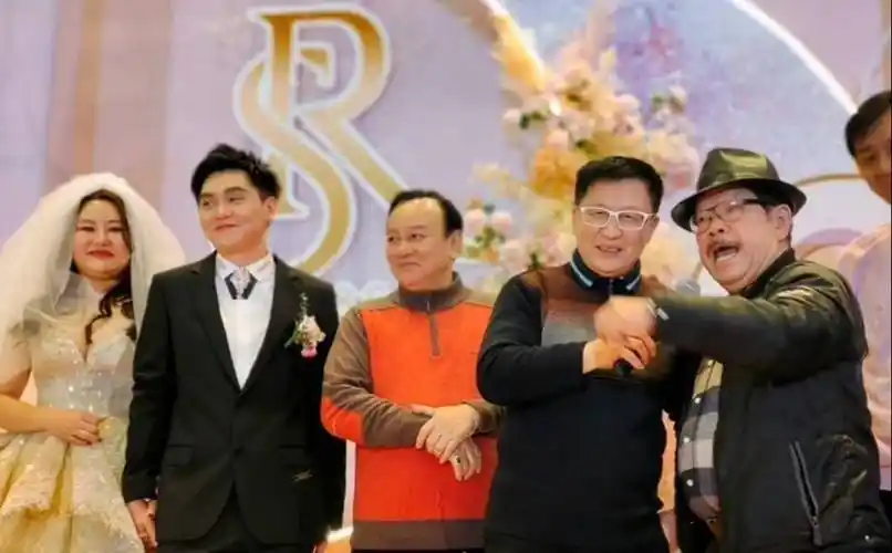 38岁的广州演员容晖,戏里与阿香相恋多年,现实中妻子另有其人_剧中