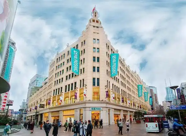 南京路上上海商业地产的无字史书中